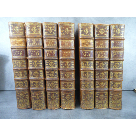 Dictionnaire de Trévoux Français latin 1752 7 volumes solides et décoratives reliures.