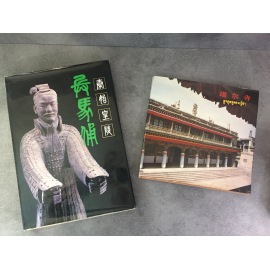 Lot 2 beaux livres illustrés sur la chine en chinois vers 1984 Armée e terre cuite et Tear Lamasery