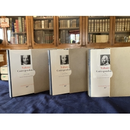 Voltaire correspondances 1 ,2 ,3 Collection Bibliothèque de la pléiade NRF Etat de neuf superbe
