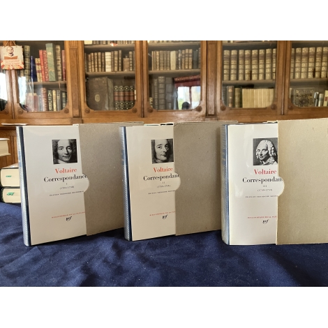 Voltaire correspondances 1 ,2 ,3 Collection Bibliothèque de la pléiade NRF Etat de neuf superbe